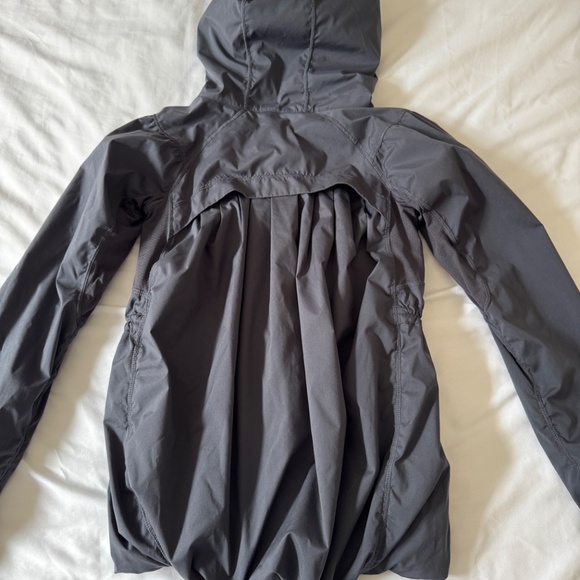 Lululemon Windbreaker Jacket with Soft Lining Size 2 - Picture 9 of 9